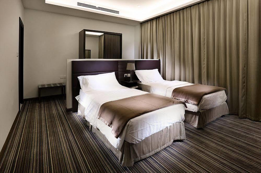 Grand Lily Hotel Suites Эль-Хуфуф Экстерьер фото